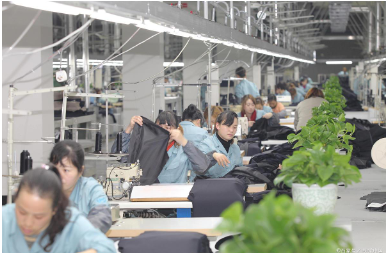 服裝企業(yè)生產(chǎn)現(xiàn)場(chǎng) 服裝企業(yè)生產(chǎn)現(xiàn)場(chǎng)